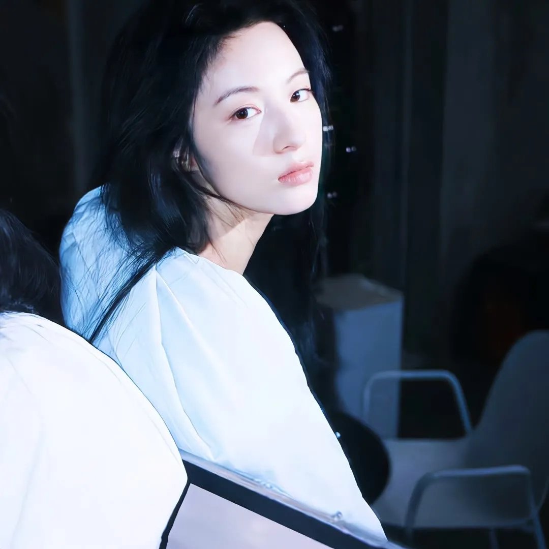 夜深沉,爱难吟